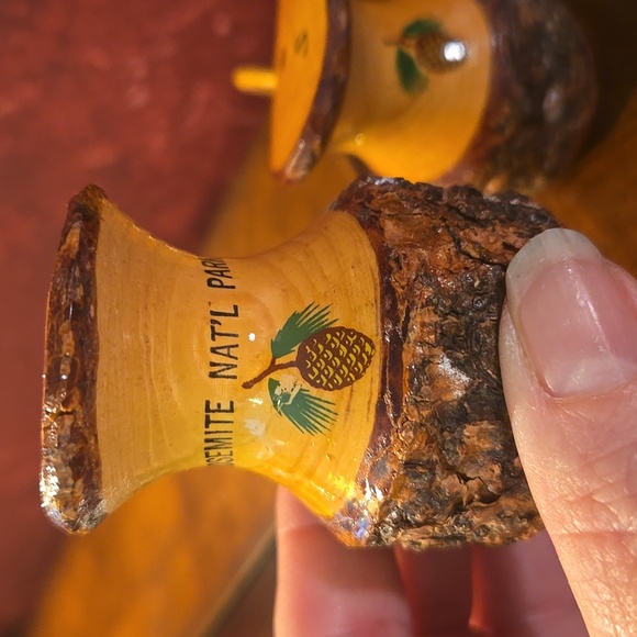 Vintage Salt & Pepper Shakers - Wood Live - Yosemite National Park Souvenirs - Picture 9 of 9